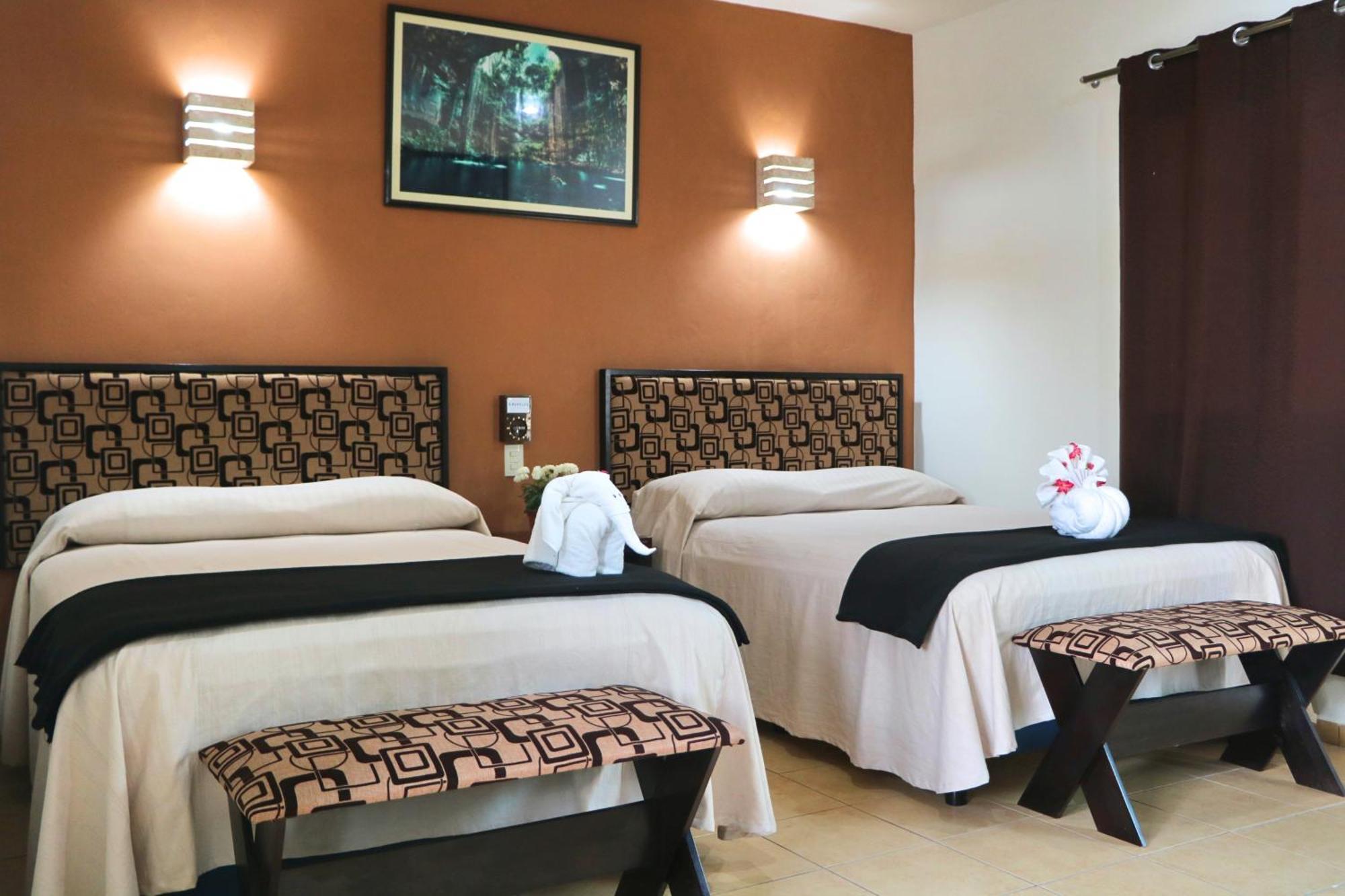 Hotel Casa Pellegrin Merida Bagian luar foto