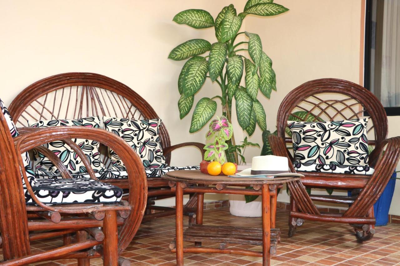 Hotel Casa Pellegrin Merida Bagian luar foto