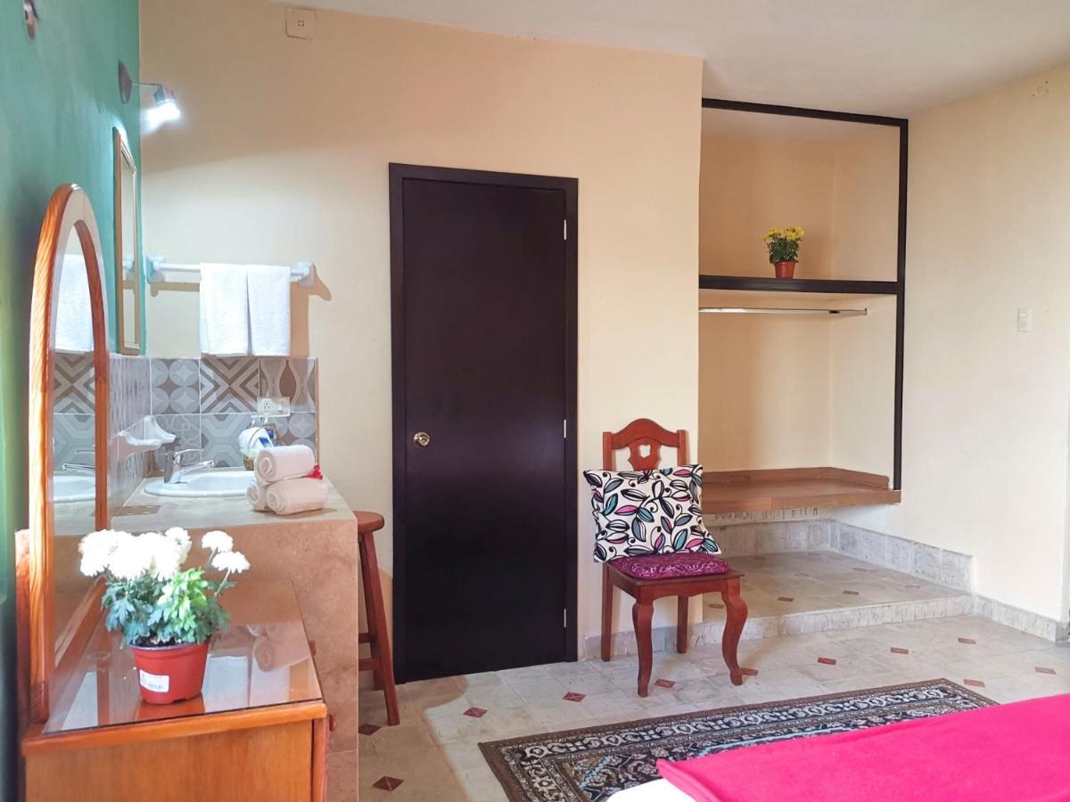 Hotel Casa Pellegrin Merida Bagian luar foto
