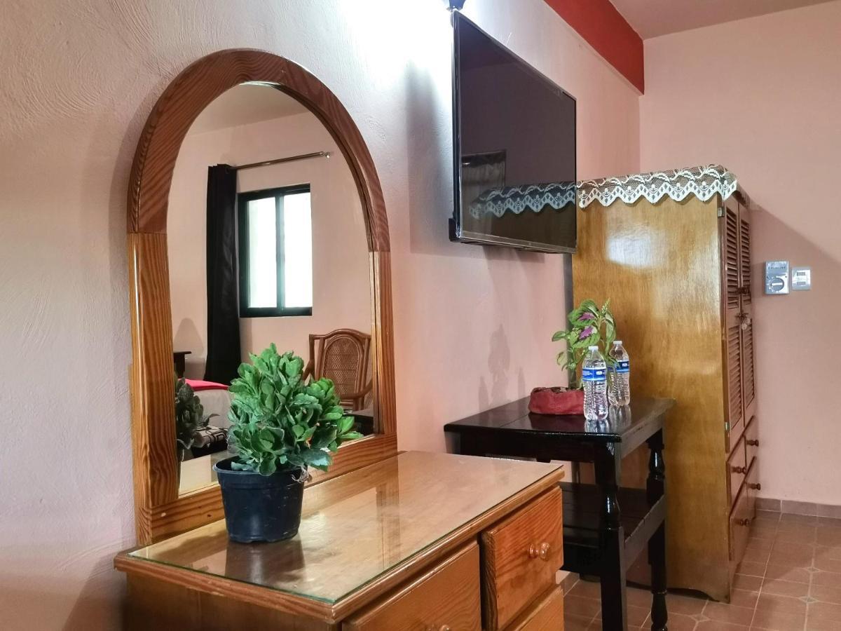 Hotel Casa Pellegrin Merida Bagian luar foto