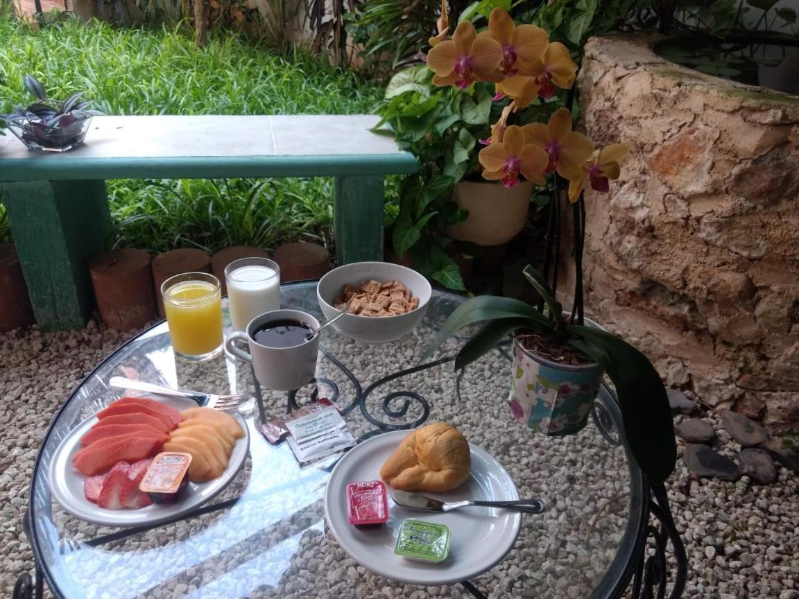 Hotel Casa Pellegrin Merida Bagian luar foto